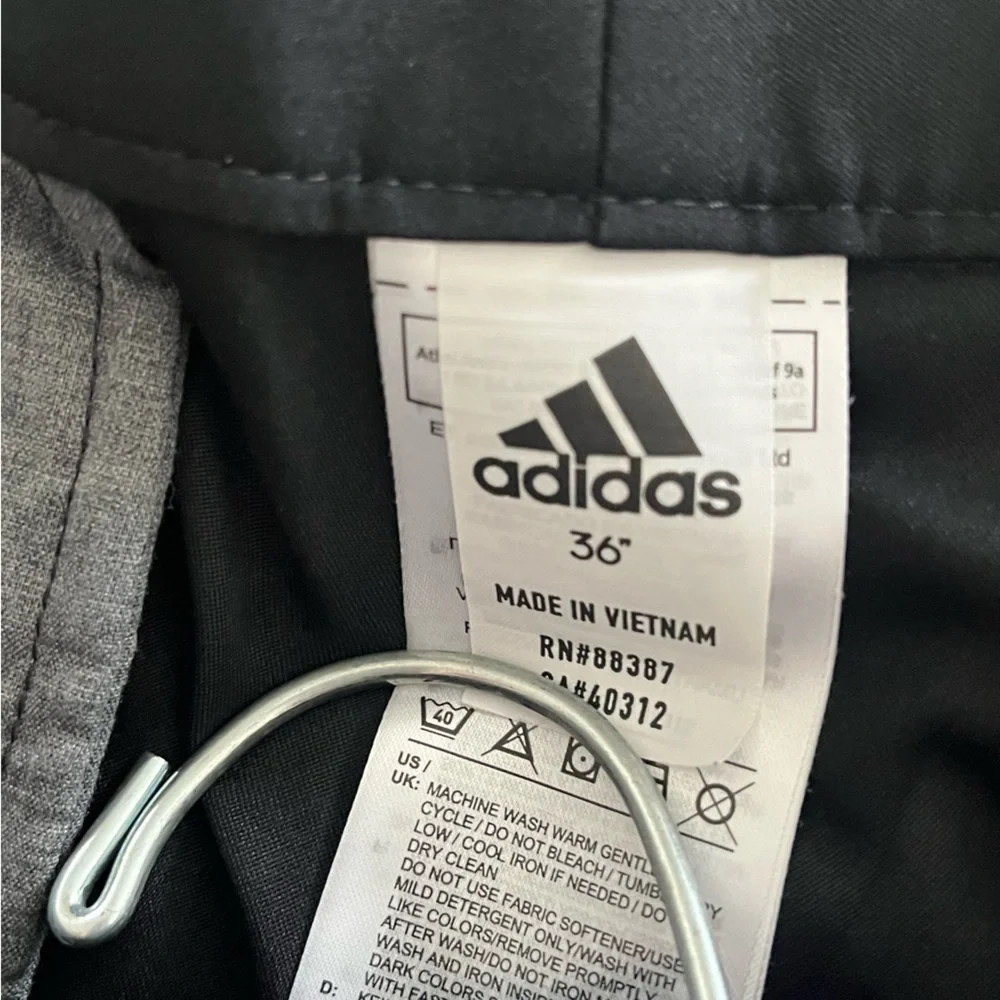 Adidas Golf Shorts Men's Size 36 Regular fit Black 3 Stripe Stretch Inseam 10 in